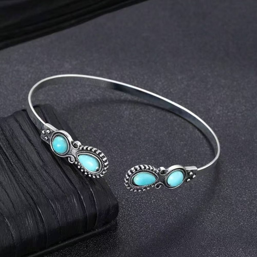 Sutyen turquoise stone bangle