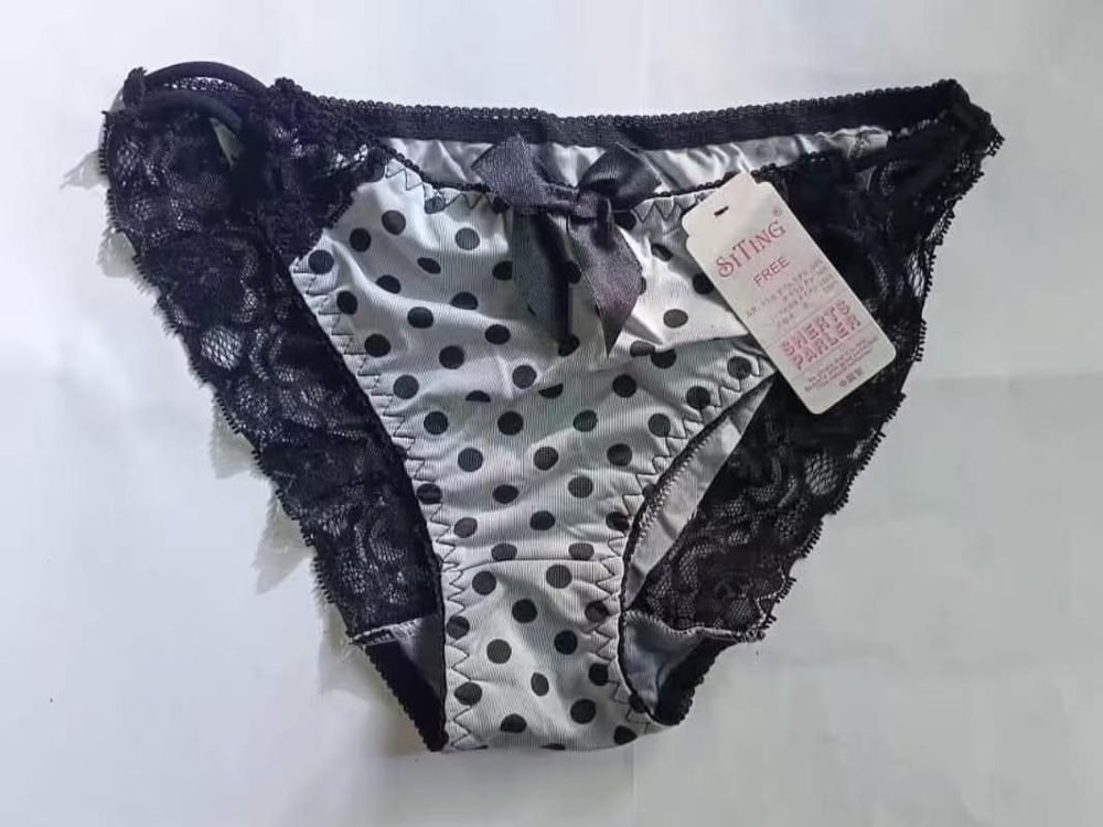 Sutyen black polka-dot lace brief